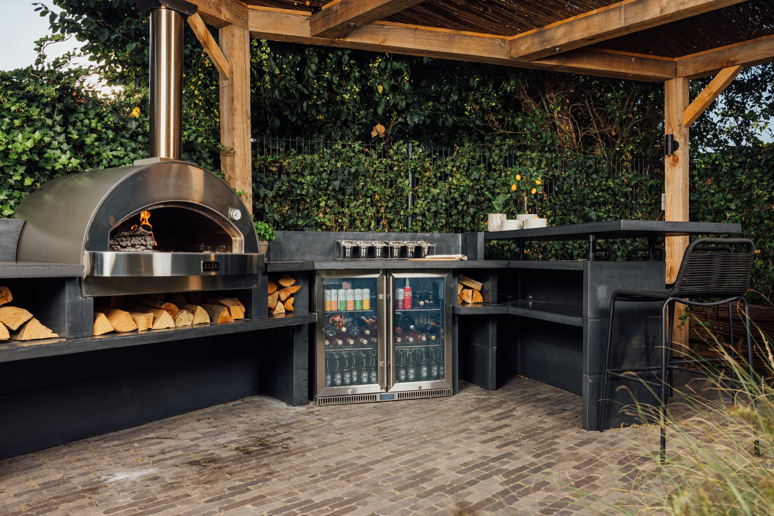 Barts_outdoor_kitchen-family-12